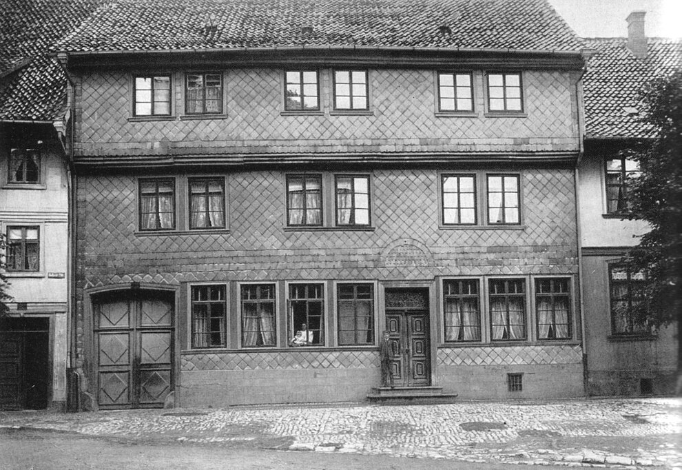 Marktplatz1910er-01-HausRuhe