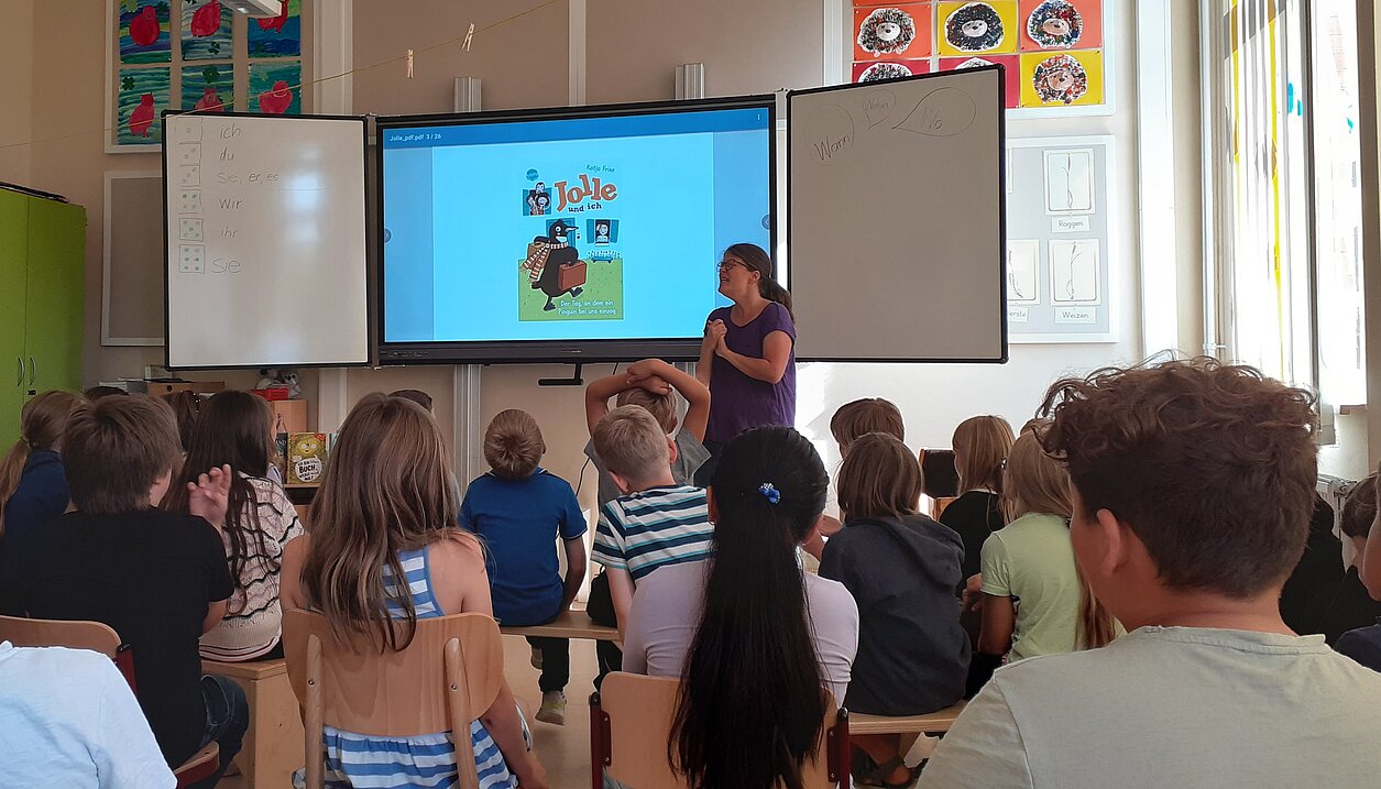 Kinderbuchautorin Katja Frixe liest in der Grundschule Föhrste Katja_Frixe_in_der_Grundschule_Foehrste_2