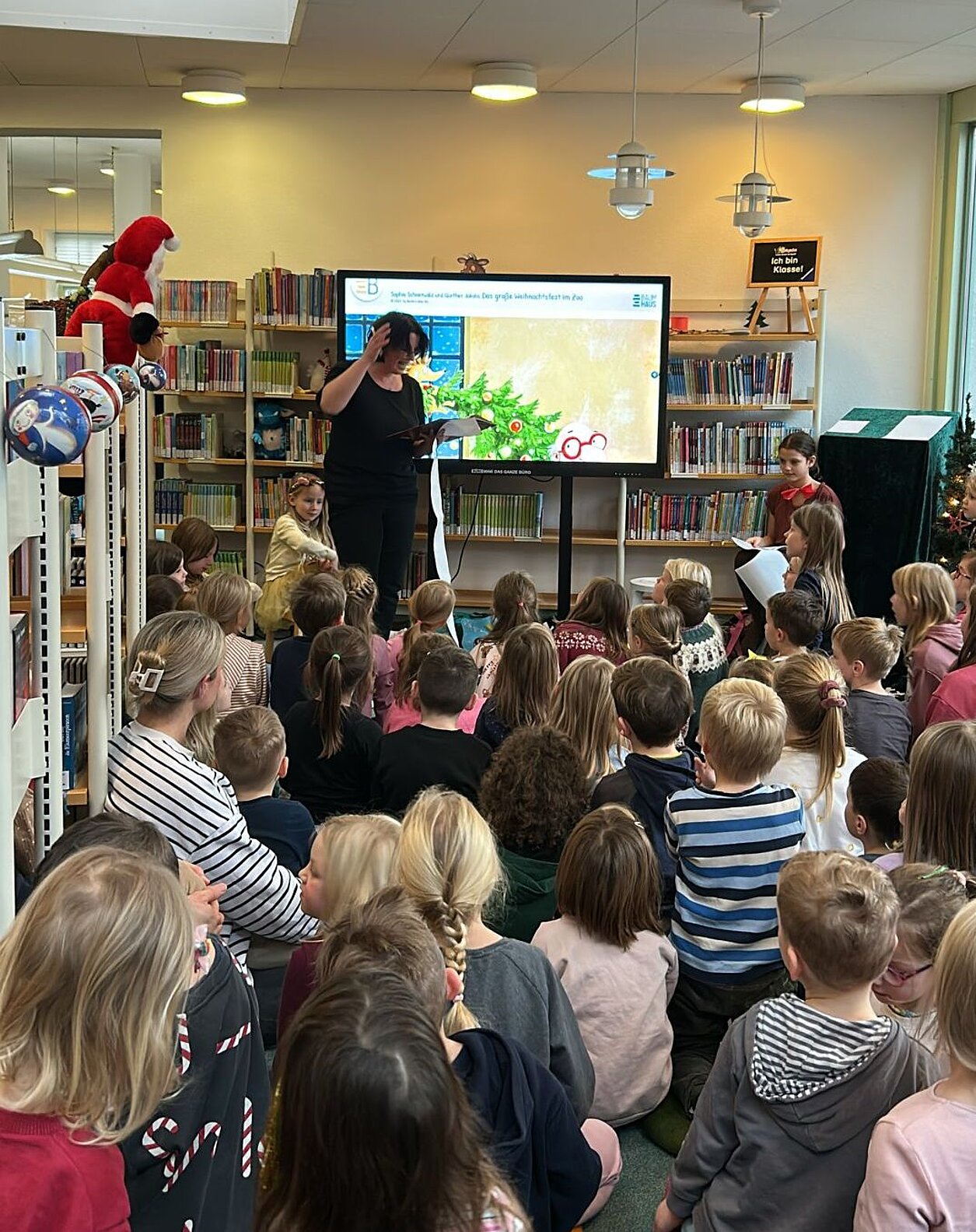 Bild_1_Weihnachtsfest_im_Zoo_Vorlesen-1