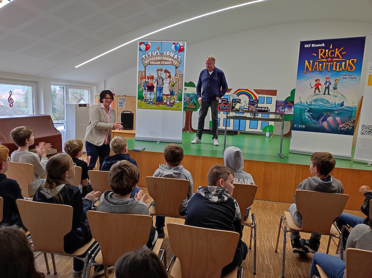 Kinderbuchautor Ulf Blanck liest in der Dohnser Schule 1730805825548