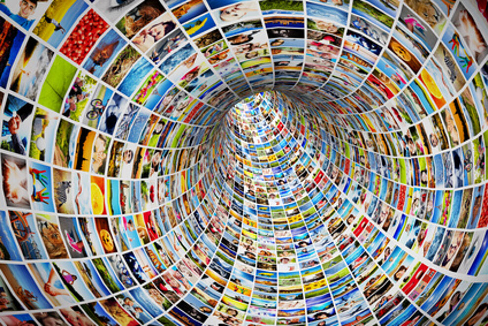 Grafik: viele Bilder sind zu einem Tunnel geformt, © Bednarek, Fotolia schnellesInternet_Photocreo_Bednarek_Fotolia_65372516_XS