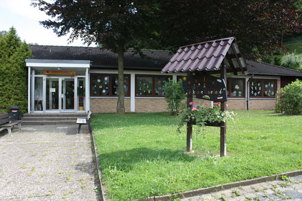Blick auf die Kindertagesstätte "Die kleine Rasselbande" in Langenholzen/Sack Blick auf die Kindertagesstätte "Die kleine Rasselbande" in Langenholzen/Sack