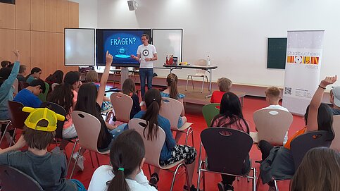 Sven Gerhardt in der Bürgerschule Sven Gerhardt in der Bürgerschule