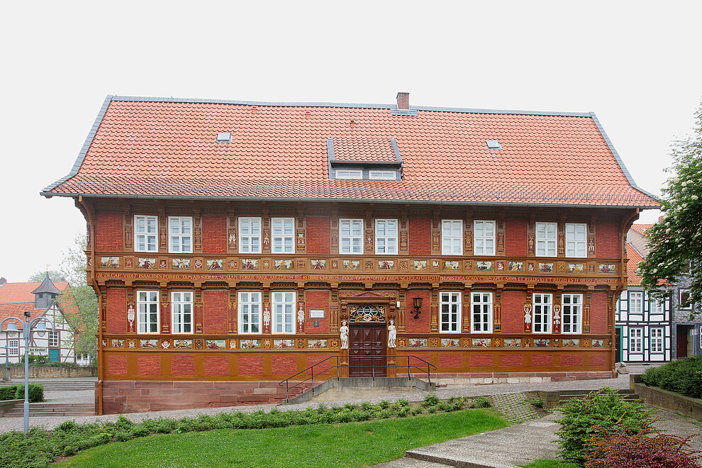 Lateinschule Alfeld (Leine) - Front - Eingangsbereich © Carsten Janssen Lateinschule Alfeld (Leine) - Front - Eingangsbereich © Carsten Janssen
