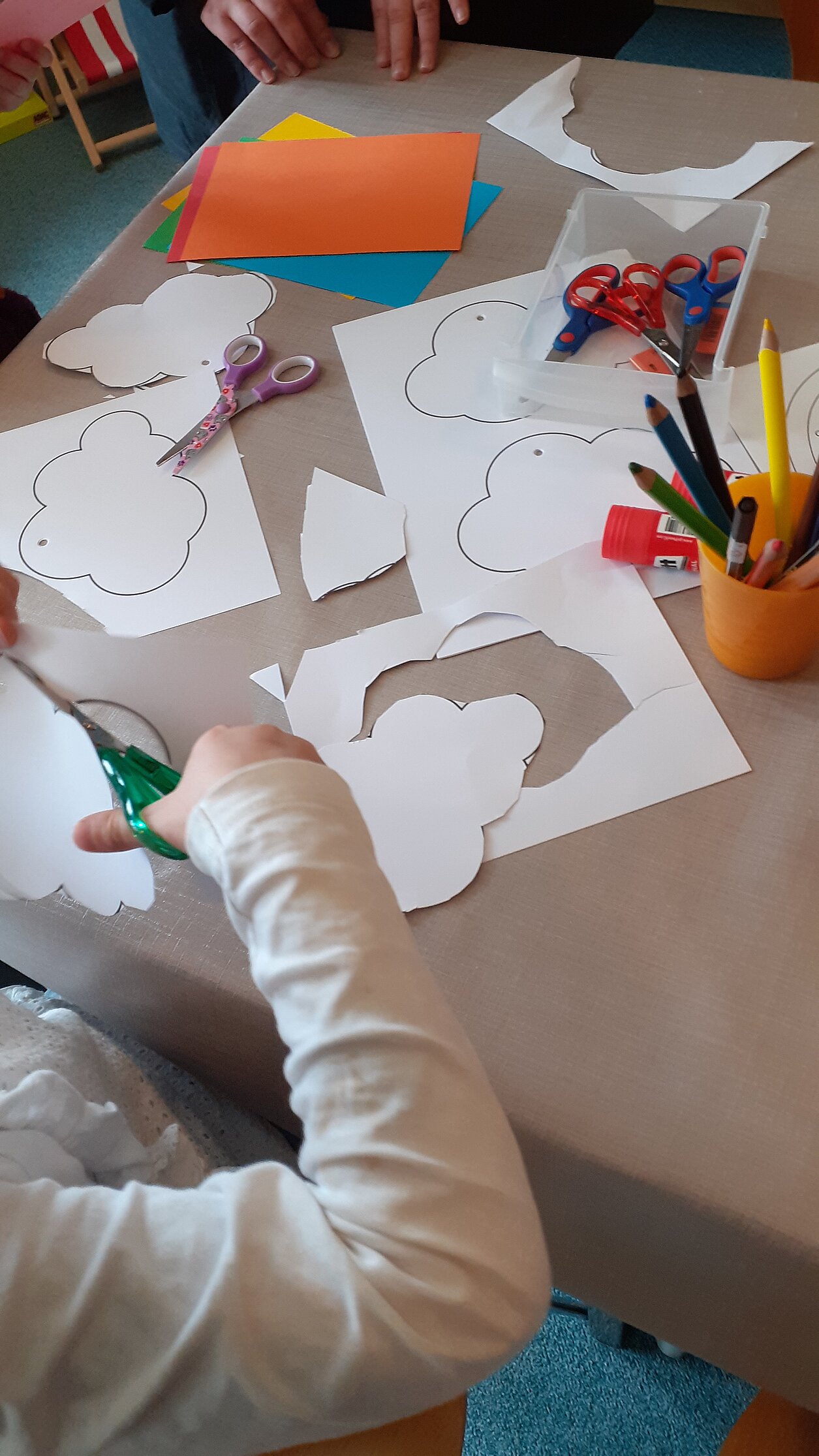 Basteln beim Vorlesetag in der Stadtbücherei Alfeld 20240423_150413