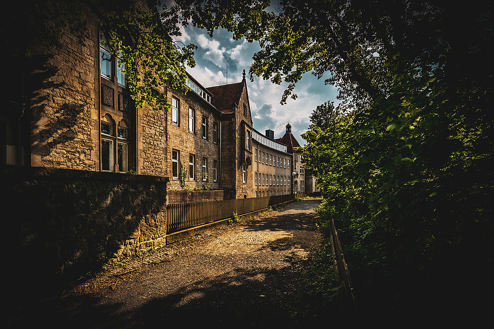 Rückwärtige Ansicht der ehemaligen Kreissparkasse - heute ein Verwaltungsgebäude des Landkreises Hildesheim © Alex Austen Alfeld__c__Alex_Austen-6481