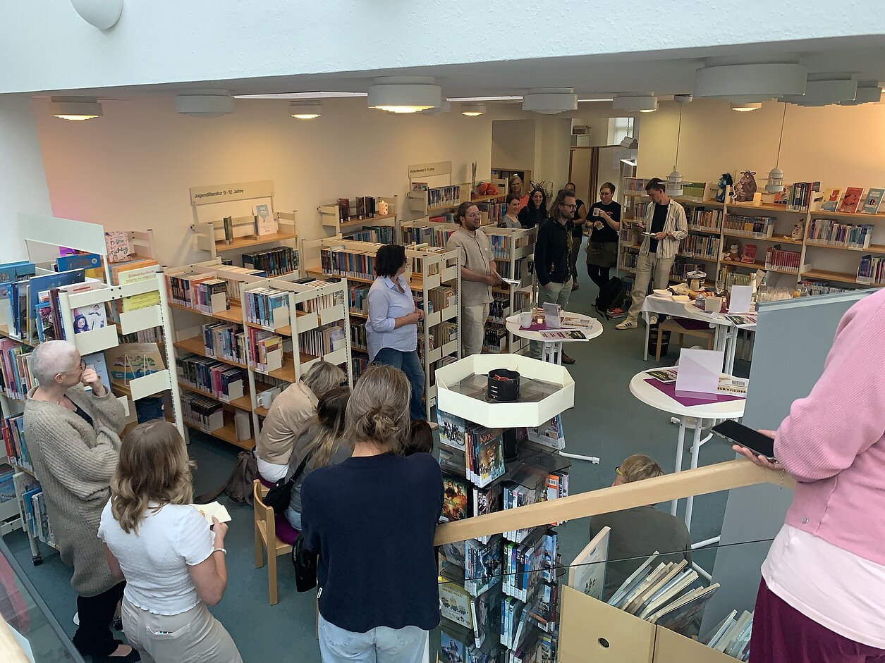 SilentReading_Crowd